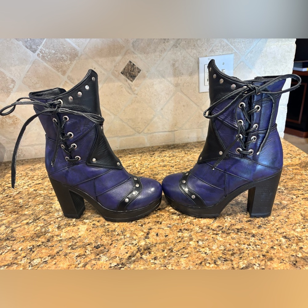 Brand new never worn Verillas women’s platform boots